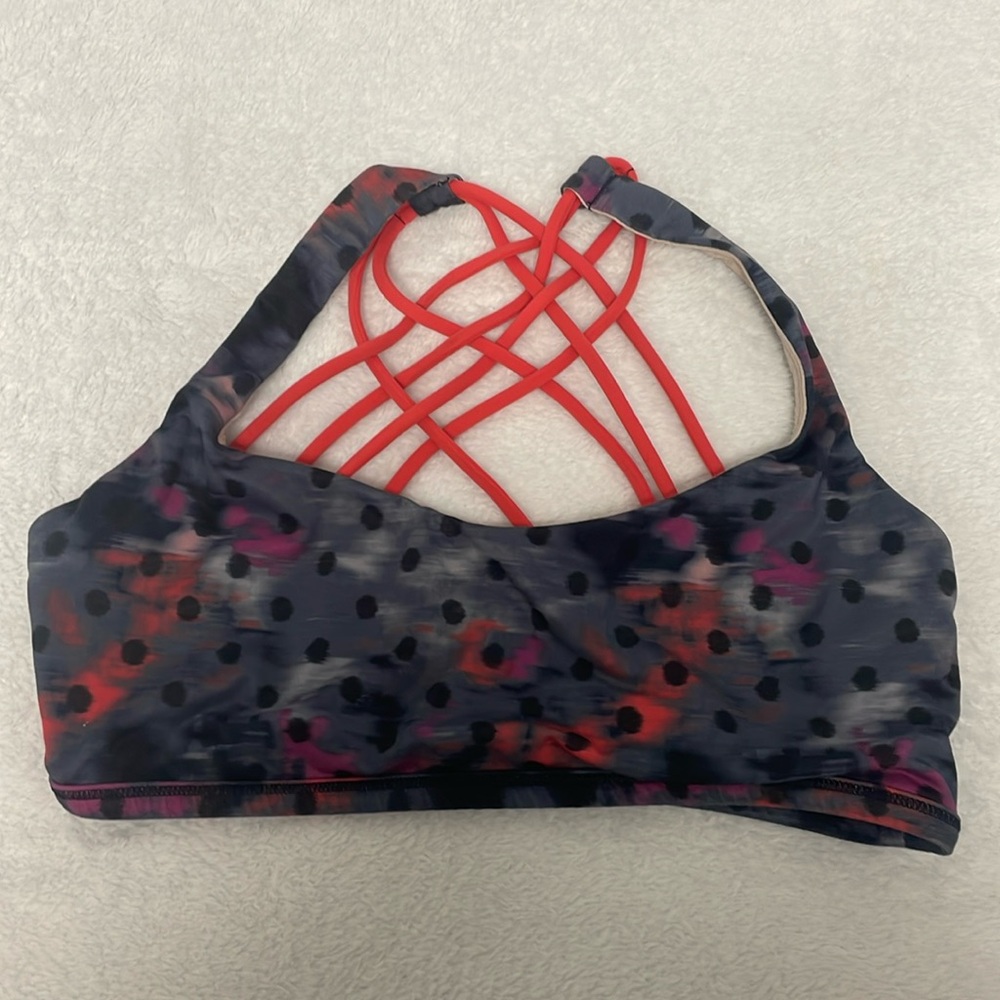 Lululemon sports bra